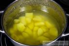 Recept Bramborový salát s uzeninou - brambory - na salát je vaříme i se slupkou