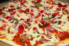 Recept Salámová pikantní pizza - pizza